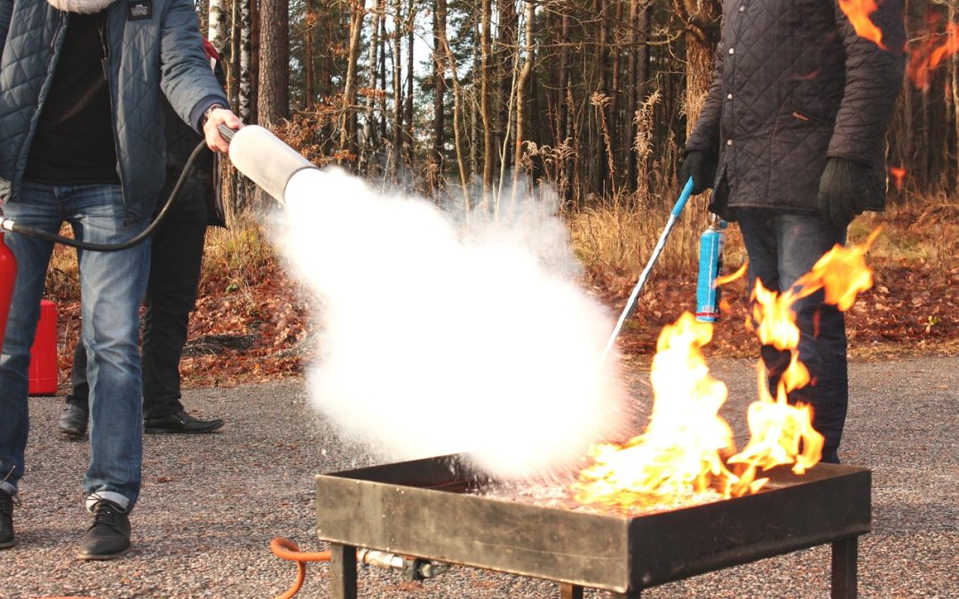 Dinas Damkar Belitung Bantu Tabrakan Kendaraan di Jalan Protokol